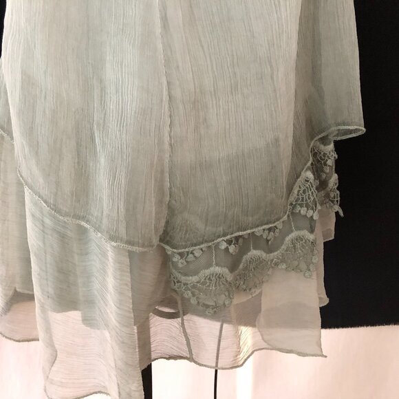 Gorgeous Italian Made Flowy Linen top: Size M/L - Picture 13 of 16